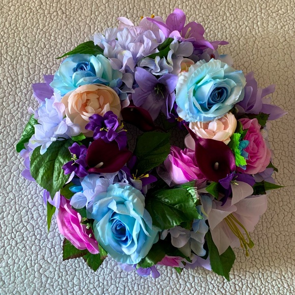 Faux floral wreath - Picture 1 of 2
